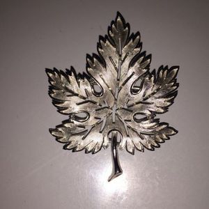 Silver Vintage Leaf Brooch